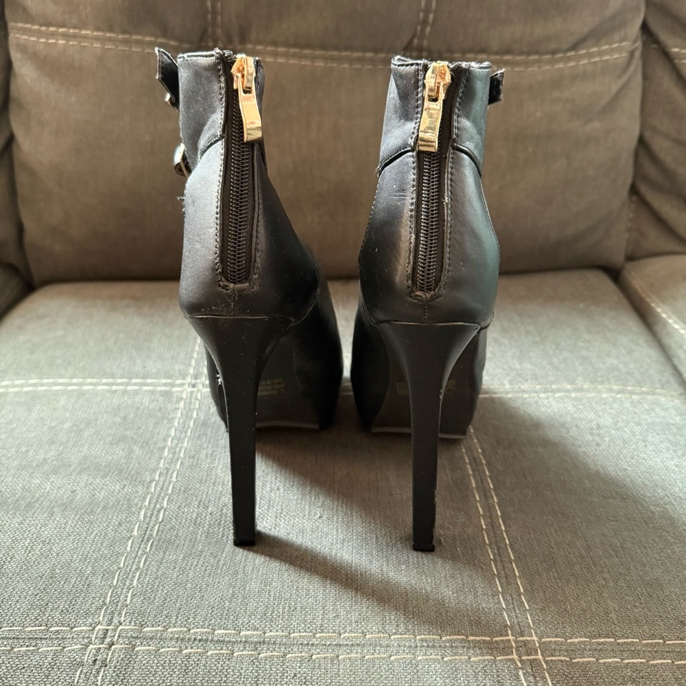 Charlotte Russe faux leather platform stiletto heels with adjustable straps - Picture 4 of 9